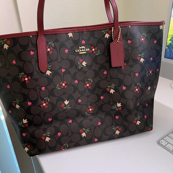 coach City Tote In Signature Canvas With Heart Petal Print c7616 - Picture 3 of 9